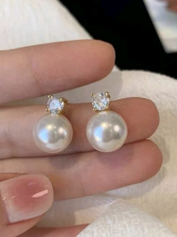 Grey & White pearl classic delicate earrings