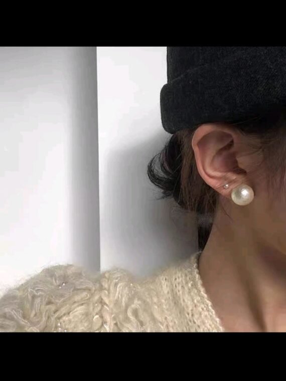 Cute giant pearl earrings