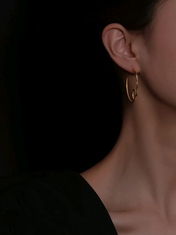 Metallic loop earrings